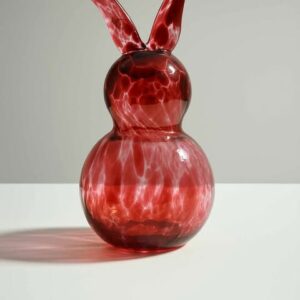 Lapin en cristal rouge
